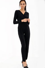 Envoltura de manga larga sobre un mono escabullido