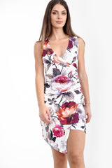 Blumendruckpack über asymmetrisches Kleid