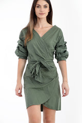 Wickeln Sie über Krawattenkleid ein