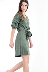 Wickeln Sie über Krawattenkleid ein