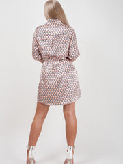 Marokkanischer Würfeldruck glänzender Krawatten -Taillenhemdkleid