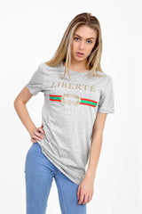 Camiseta impresa de lema de libertad