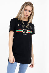 Camiseta impresa de lema de libertad