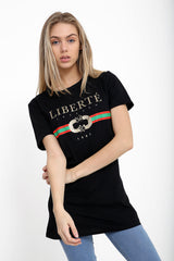 Camiseta impresa de lema de libertad