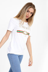 Camiseta impresa de lema de libertad