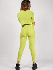 Coordina acanalada de punto de cuello enrollable