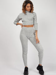 Coordina acanalada de punto de cuello enrollable