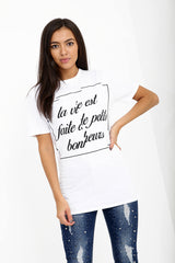Verzerrter Slogan bedrucktes T -Shirt