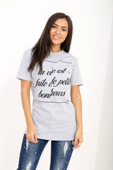 Verzerrter Slogan bedrucktes T -Shirt