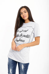 Verzerrter Slogan bedrucktes T -Shirt