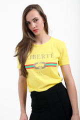 Camiseta impresa de lema de libertad