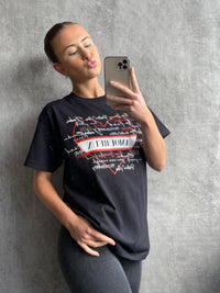 Amoureux Herz grafisch gedrucktes T-Shirt - Black