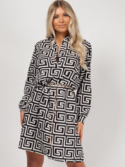 Vestido de camisa estampada de ilusión con cinturón de cadena