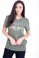 Camiseta impresa de lema de libertad