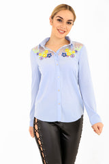 Inserta de malla Insertar el botón bordado floral Camisa delantera Top