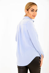 Inserta de malla Insertar el botón bordado floral Camisa delantera Top