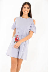 Kalte schultergestickte Krawattenknoten gestreiftes Kleid