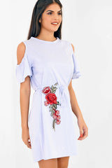 Kalte schultergestickte Krawattenknoten gestreiftes Kleid