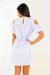 Kalte schultergestickte Krawattenknoten gestreiftes Kleid