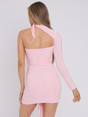 Slinky schneiden Sie Ruch -Kleid mit drapierten Details ab