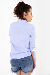 Rose bestickte Knotenhemdhemd gestickt