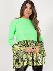 Top de dobladillo de volante con estampado de serpiente