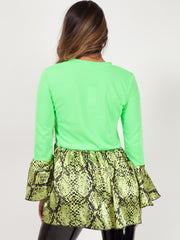 Top de dobladillo de volante con estampado de serpiente