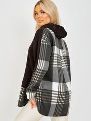 Verifique detallarse la sudadera con capucha de vellón