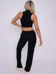 Mouwloze crop top en wijd uitlopende broekcoördin