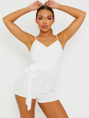 Plissee Details Gürtel an Cami -Spielanzug