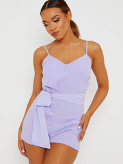 Plissee Details Gürtel an Cami -Spielanzug