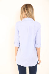 Camisa frontal de botón bordado floral a rayas