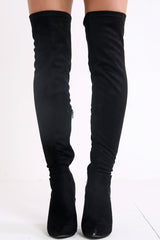 Faux suede wees teen over de laarzen van de kniehakken