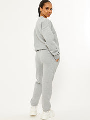 Ruhige gestickte Fleece-Co-ordte