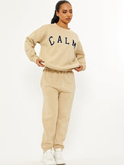 Ruhige gestickte Fleece-Co-ordte