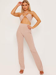 Top de cultivo de halter cruzado y pantalón coorden