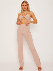 Top de cultivo de halter cruzado y pantalón coorden