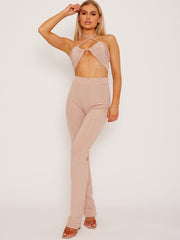 Top de cultivo de halter cruzado y pantalón coorden