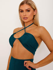 Top de cultivo de halter cruzado y pantalón coorden