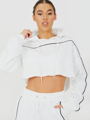 Piping-details bijgesneden hoodie & jogger-coöperatie