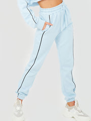 Piping-details bijgesneden hoodie & jogger-coöperatie