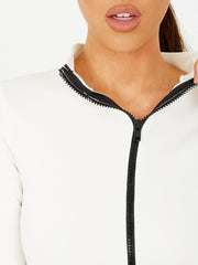 Hoher Hals -Reißverschlussbodysuit