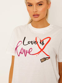 Liebe ist Liebe grafisch gedrucktes T-Shirt - White