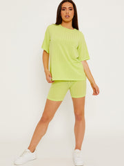 Coordenada de top y pantalones cortos de gran tamaño