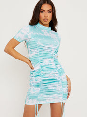 Kleidungskleid mit gebräuntem geripptem Kleid