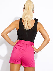 Dehnbares Frachtskort mit passender Gürtel