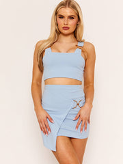 Promi Olivia Wrap über Schnallenrock & Top Co-ord