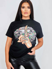 Halt das grafisch gedruckte T-Shirt