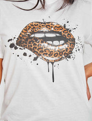 Luipaard lip grafisch bedrukt t-shirt