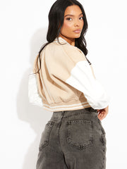 Gestickte Kontrasthülle Kurzte Carrsity Jacke